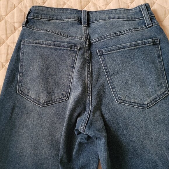 Old Navy Size 2 High-Rise Wow Loose Jeans. - Picture 3 of 5